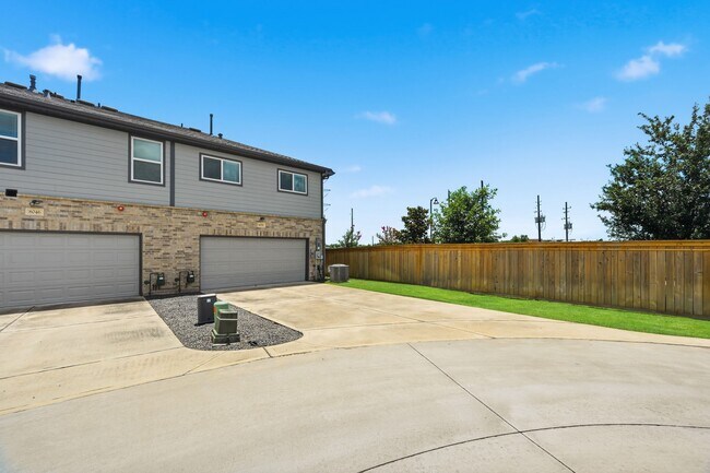 Building Photo - 8050 Scanlan Trce