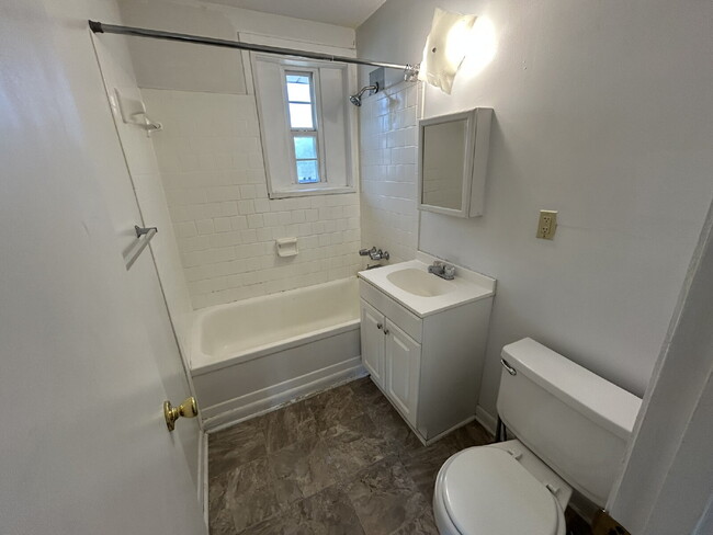 Building Photo - Apartment for Rent