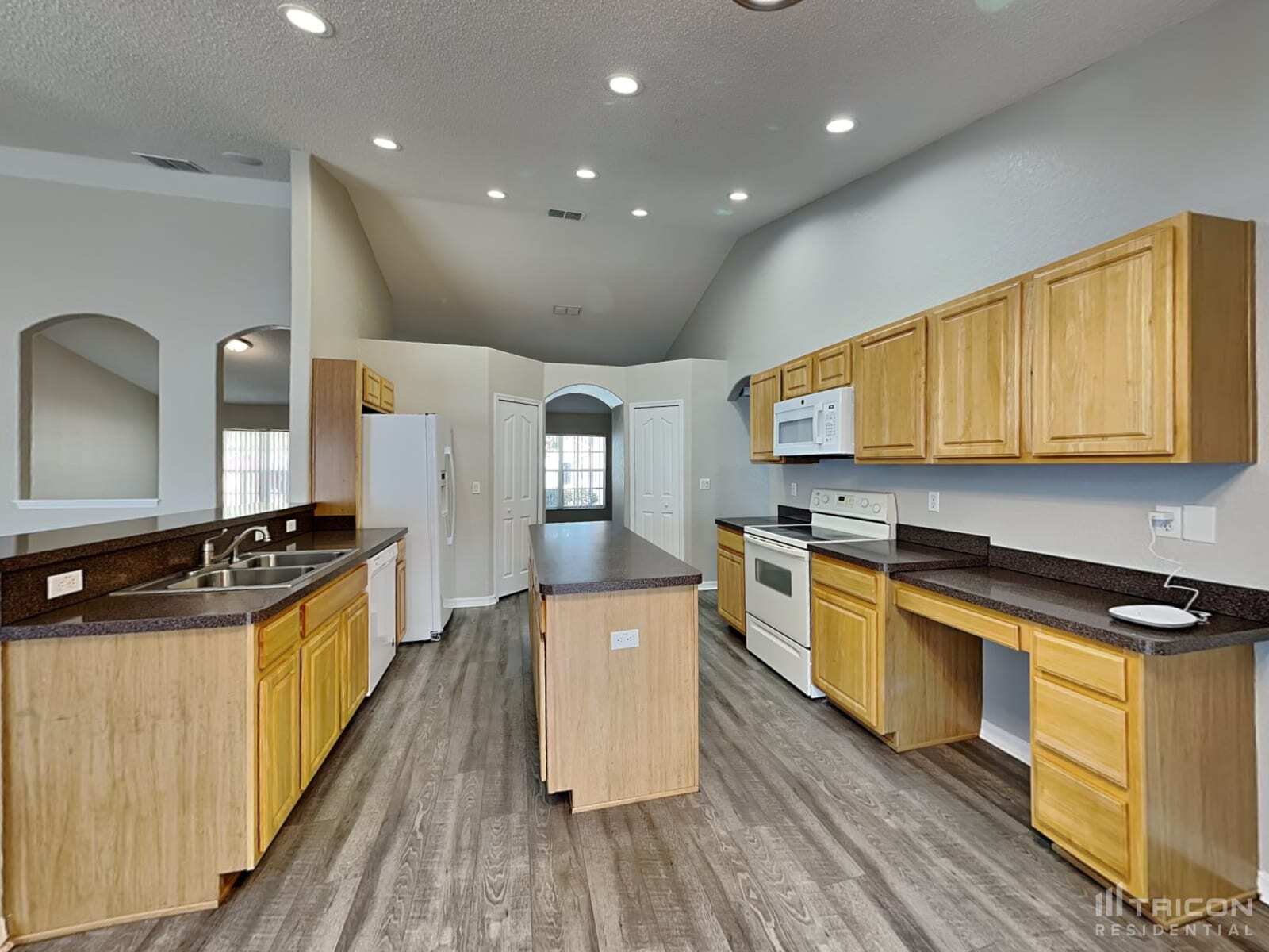 Building Photo - 3408 Montano Ave