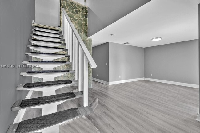 Building Photo - 14212 NE 4th Ave