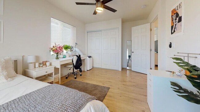 Building Photo - MASSIVE 8 Bed / 4 Bath Home on Mary Lane - 2 Kitchens! Private Yard, Driveway, 8 Parking Permits ...