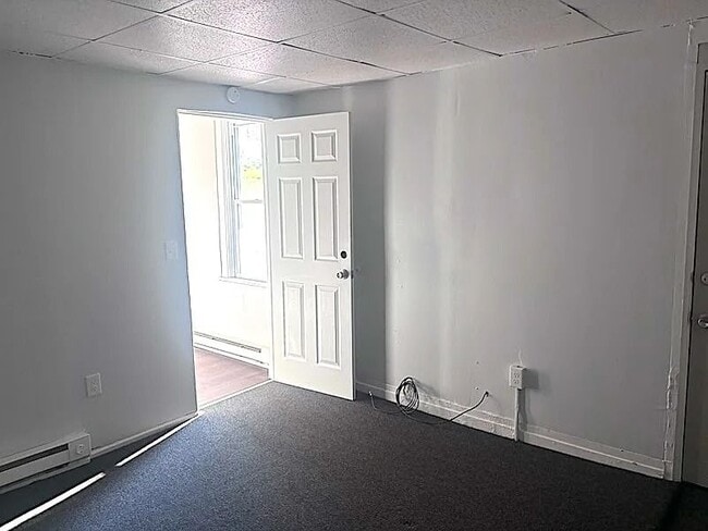 Building Photo - Renovated 1-Bedroom Apartment | Available Now | Housing Vouchers Accepted
