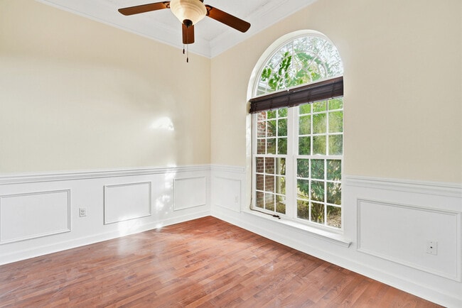 Building Photo - 68 Lincoln Way