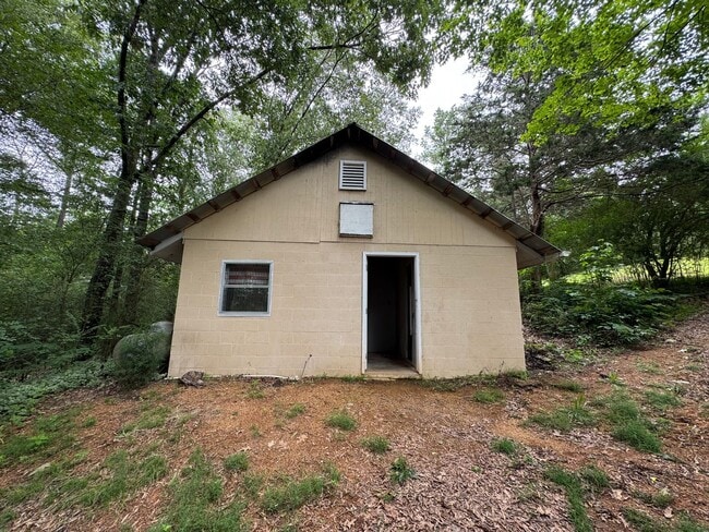 Building Photo - Private 3/2.5 Home with bonus room- $1,550