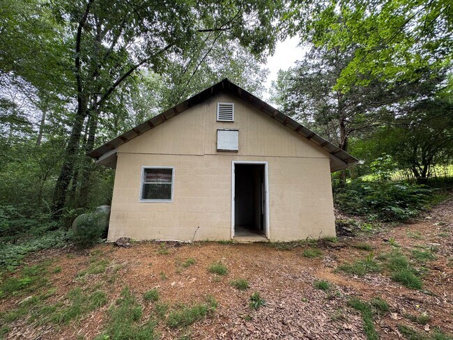 Building Photo - Private 3/2.5 Home with bonus room- $1,895