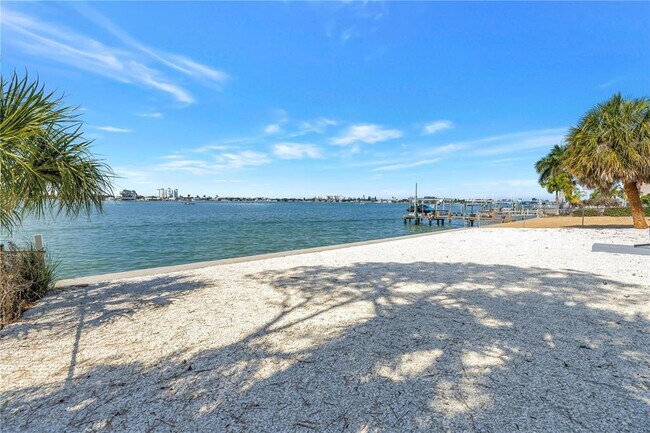 Building Photo - 7100 Shore Dr S