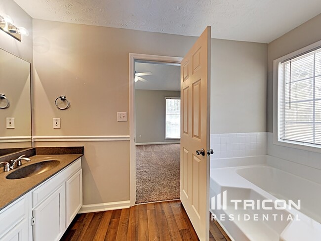 Building Photo - 161 Orchard Hill Dr