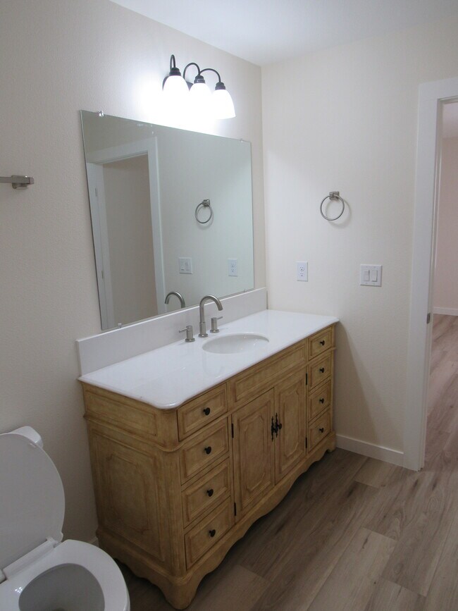 Master bathroom - 2317 E 27th St