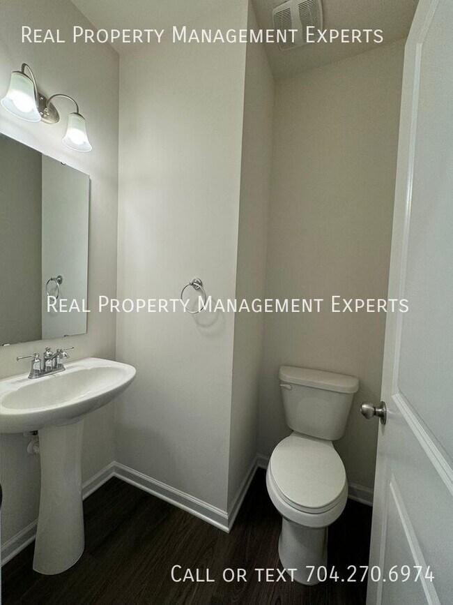 Building Photo - 3227 Selwyn Landing Dr