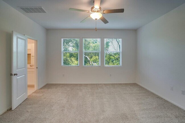Building Photo - 1109 Winnie Dr
