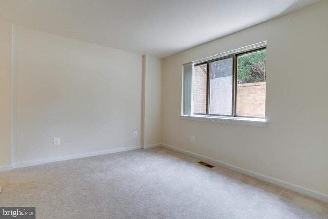 Building Photo - 3729 Madison Ln