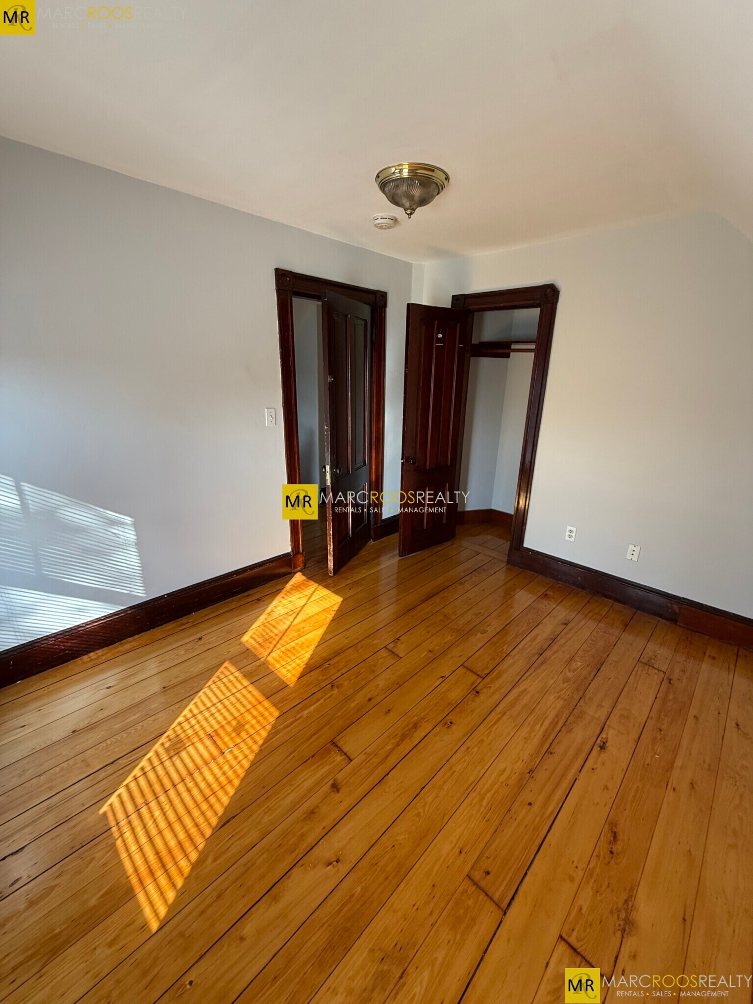 Building Photo - 68 Willow Ave