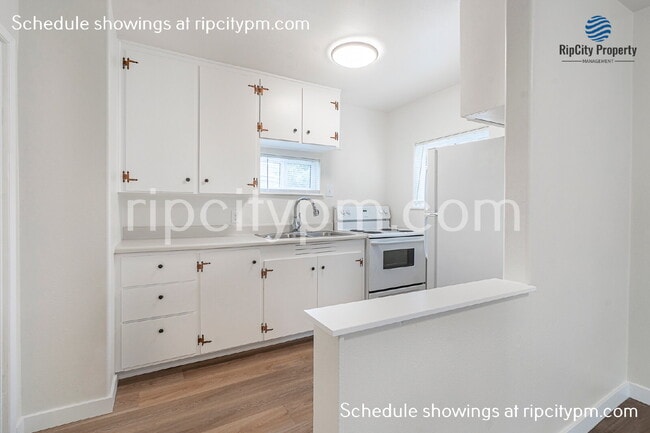 Building Photo - 424 Division St