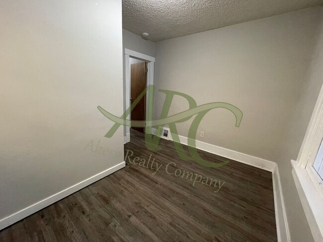 Building Photo - 524 Belmont Ave