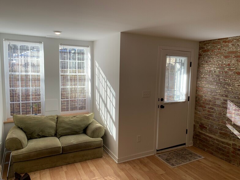 Building Photo - 660 E St NE