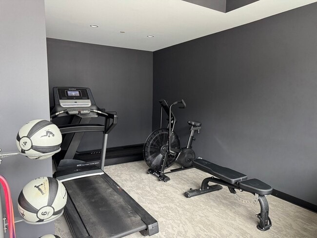 Building Photo - 100 Lincoln St