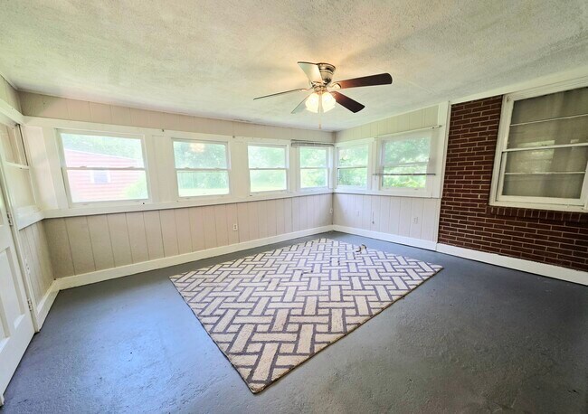 Building Photo - 3739 Honeysuckle Ct