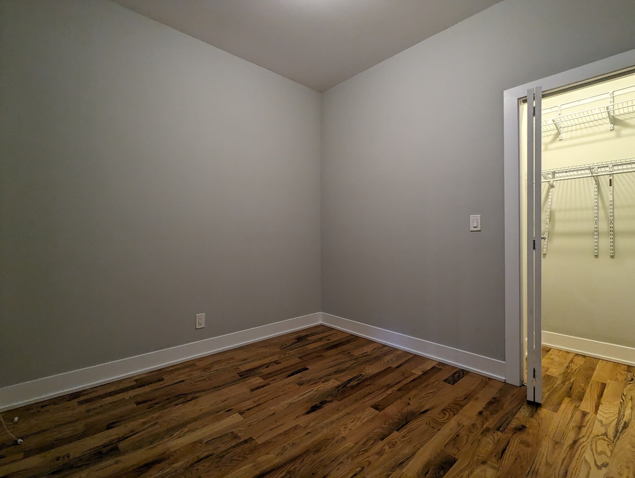 Building Photo - 625 W Oakdale Ave