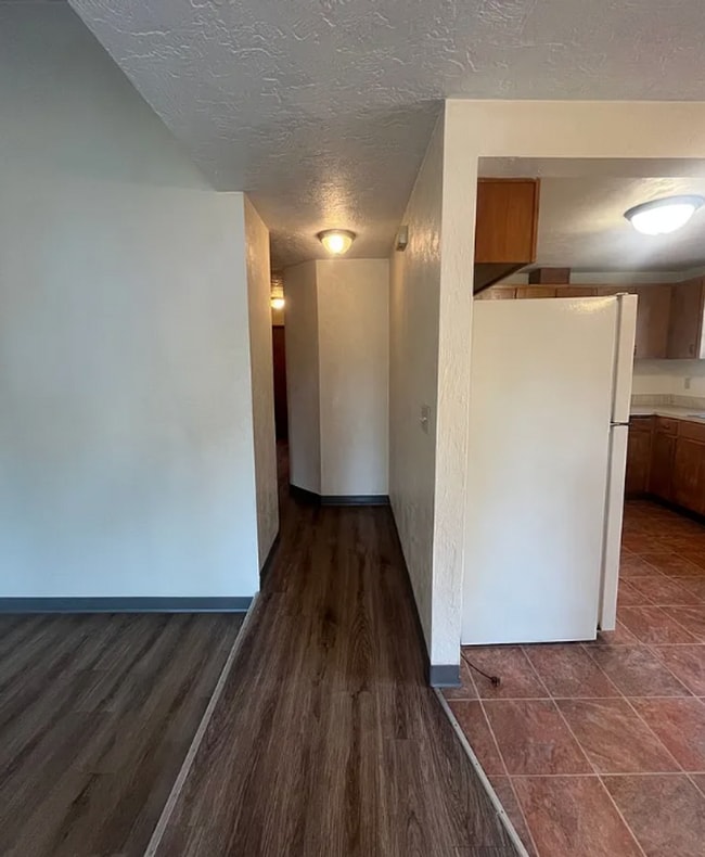 Building Photo - Spacious 3 Bedroom Home with Fenced Yard & Oversized Garage in Eugene