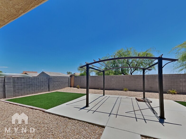 Building Photo - 10515 E Lupine Ln