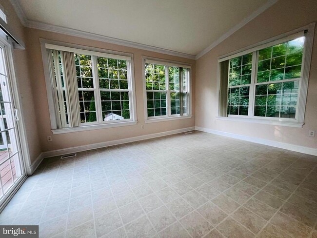 Building Photo - 115 Topaz Cir