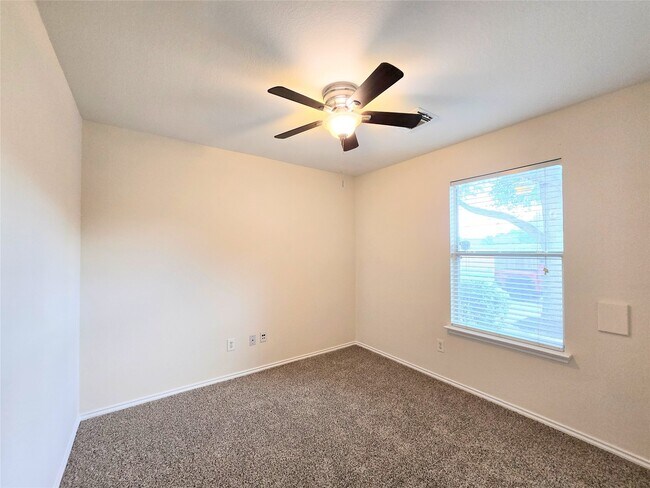 Building Photo - 29527 Evergreen Hills Dr