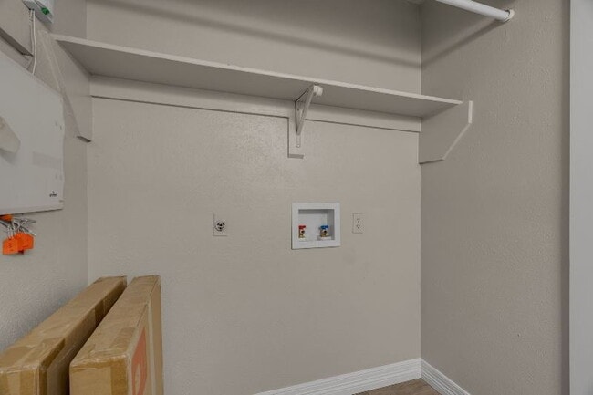 Building Photo - "Fantastic 3-Bedroom, 2 Bath Home in Prime...