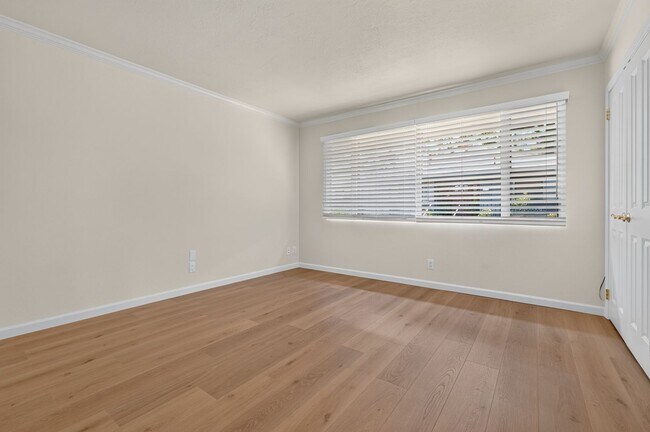 Building Photo - Condo in Active Adult Community