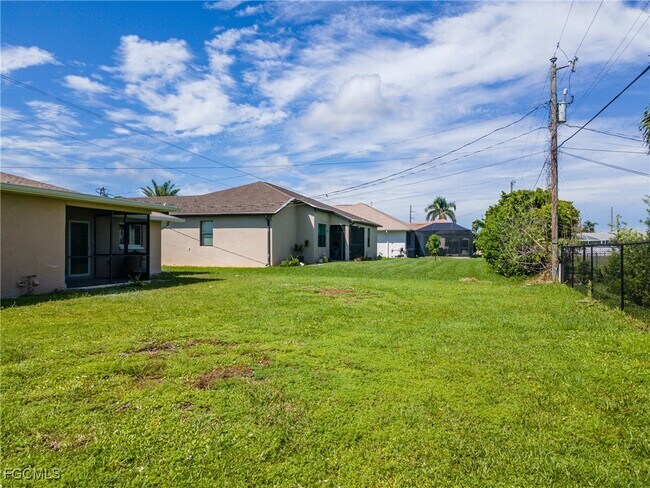 Building Photo - 1917 Cape Coral Pkwy W