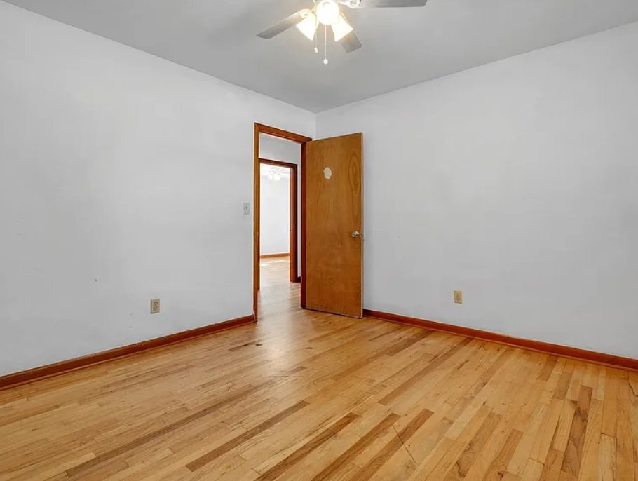 Building Photo - 123 Columbia Dr