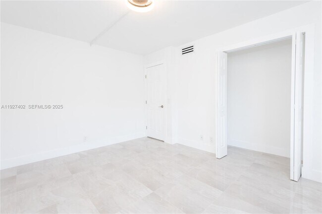 Building Photo - 16461 Blatt Blvd