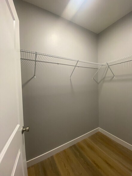 Unit B Bedroom 3 Closet - 415 Dequincy St