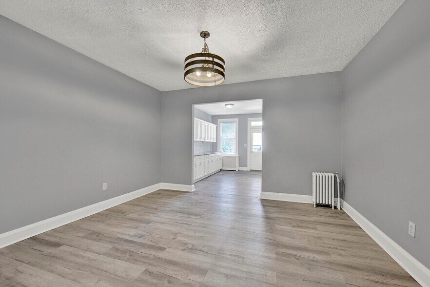 Building Photo - 404 Cornwall St