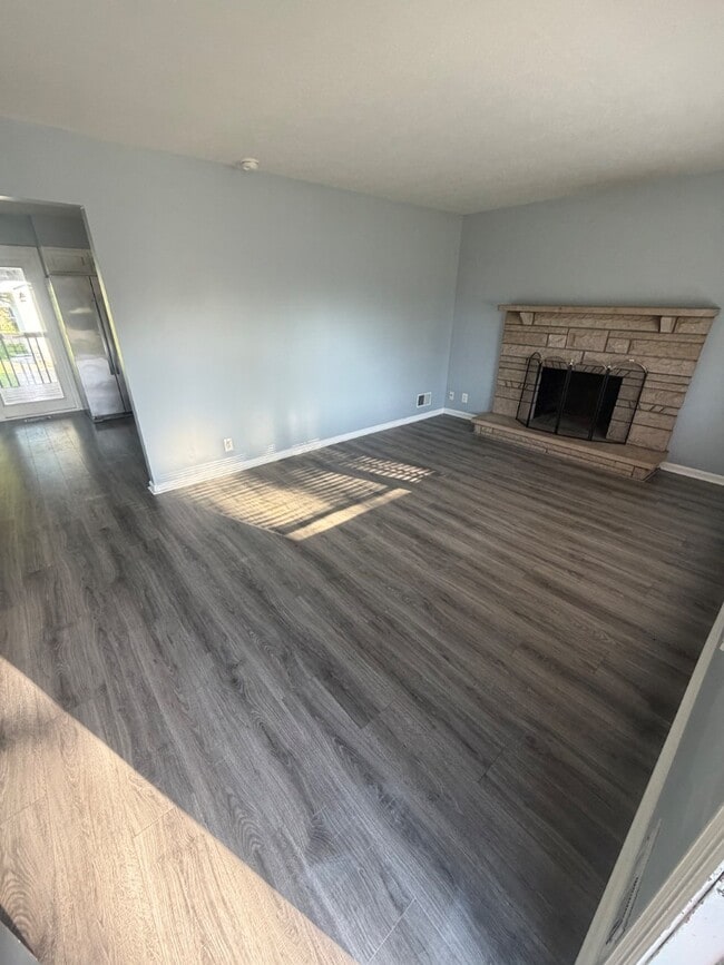 Building Photo - 11813 Pierce Way