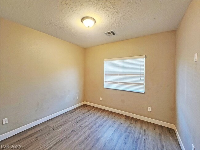 Building Photo - 1121 Sixshooter Ave