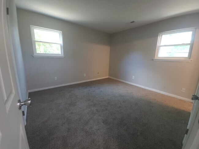 Building Photo - 846 Drawbridge Dr