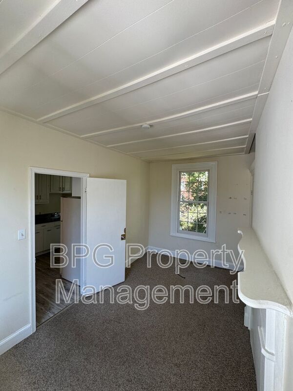 Building Photo - 100 E Lee St