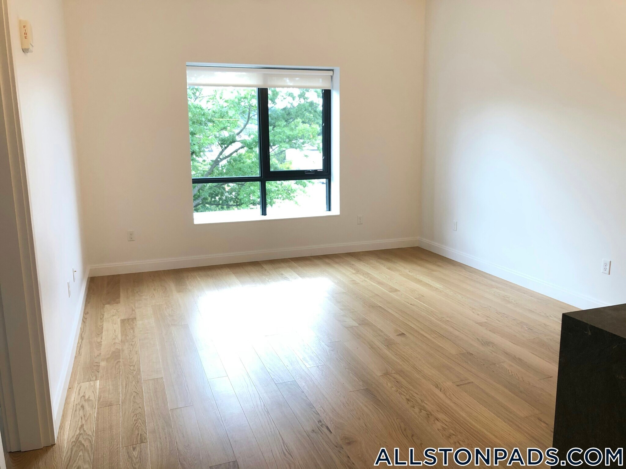 Building Photo - 83 Gardner St