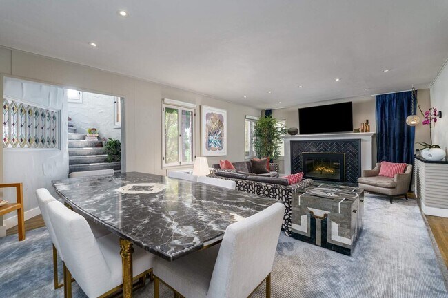 Building Photo - 2066 Glencoe Way