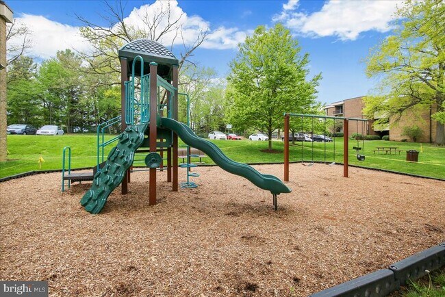 Building Photo - 9907 Blundon Dr