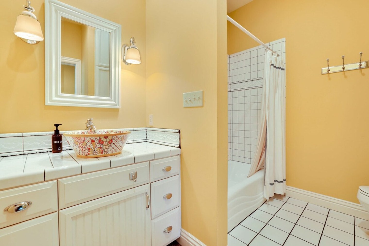 Building Photo - 18440 Ponderosa Dr