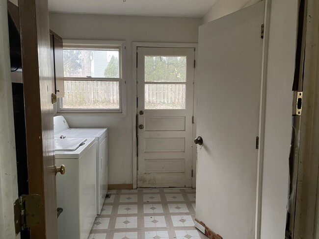Building Photo - 115 Meadowbrook Ln