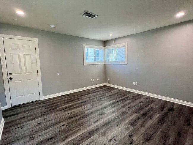 Building Photo - Beautiful Remodeled 1-Bedroom Cottage w/Central A/C and Parking in Hillcrest
