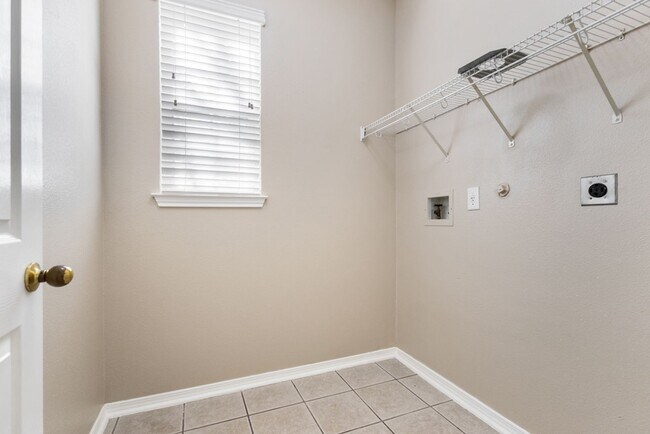 Building Photo - 4914 Roan Brook