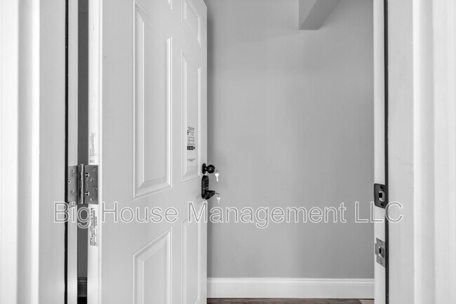 Building Photo - 1725 Hollins St