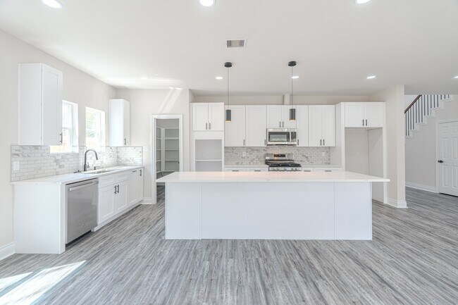 Building Photo - 6814 Champion Ln
