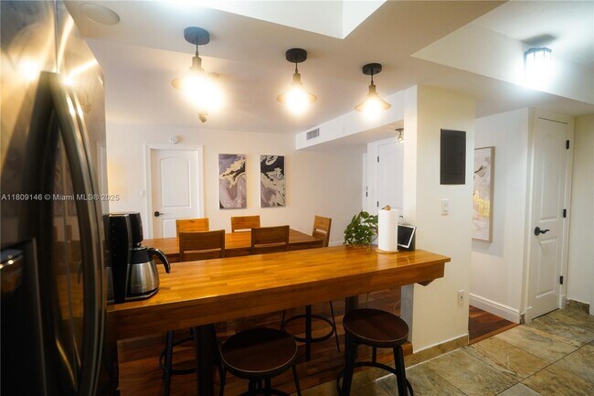 Building Photo - 18031 Biscayne Blvd