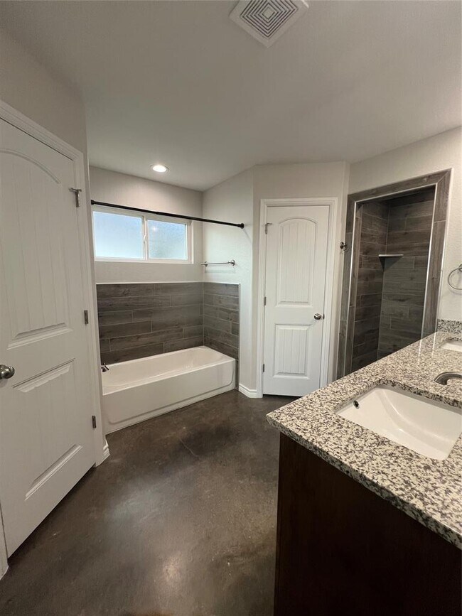 Building Photo - 1077 Fieldstone Dr