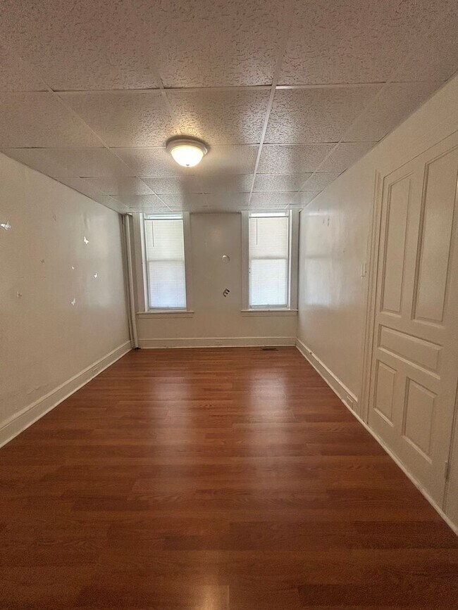 Building Photo - 727 Linden Ave