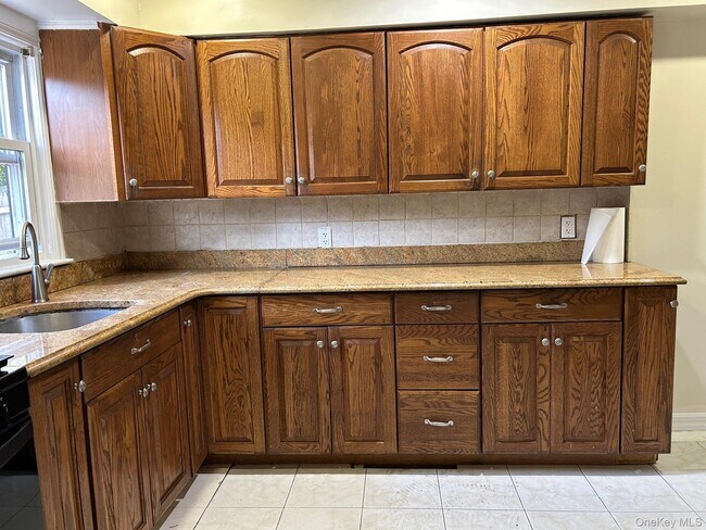 Building Photo - 4-38 Beach 22nd St